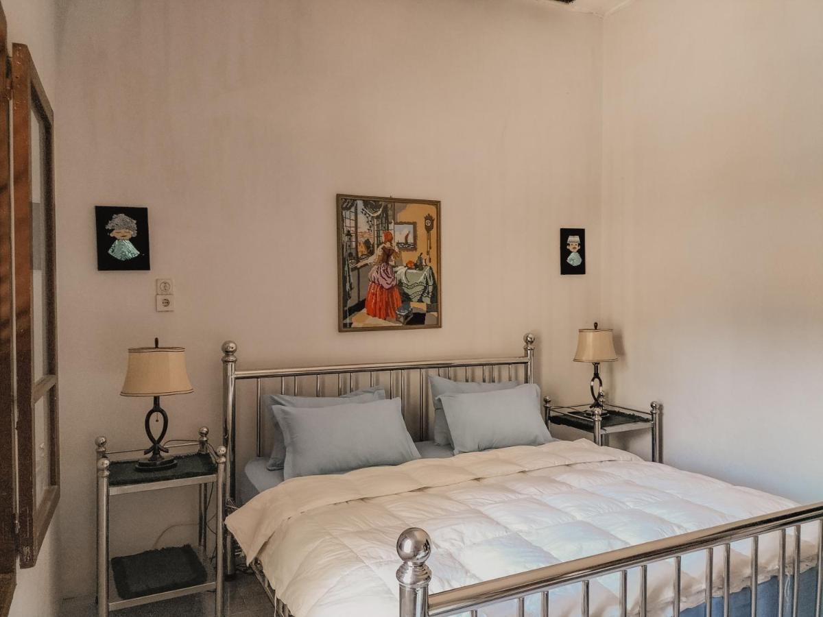 Brussels Homestay Balige Bagian luar foto