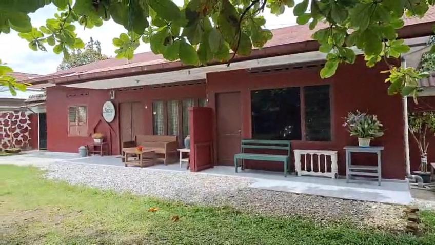 Brussels Homestay Balige Bagian luar foto